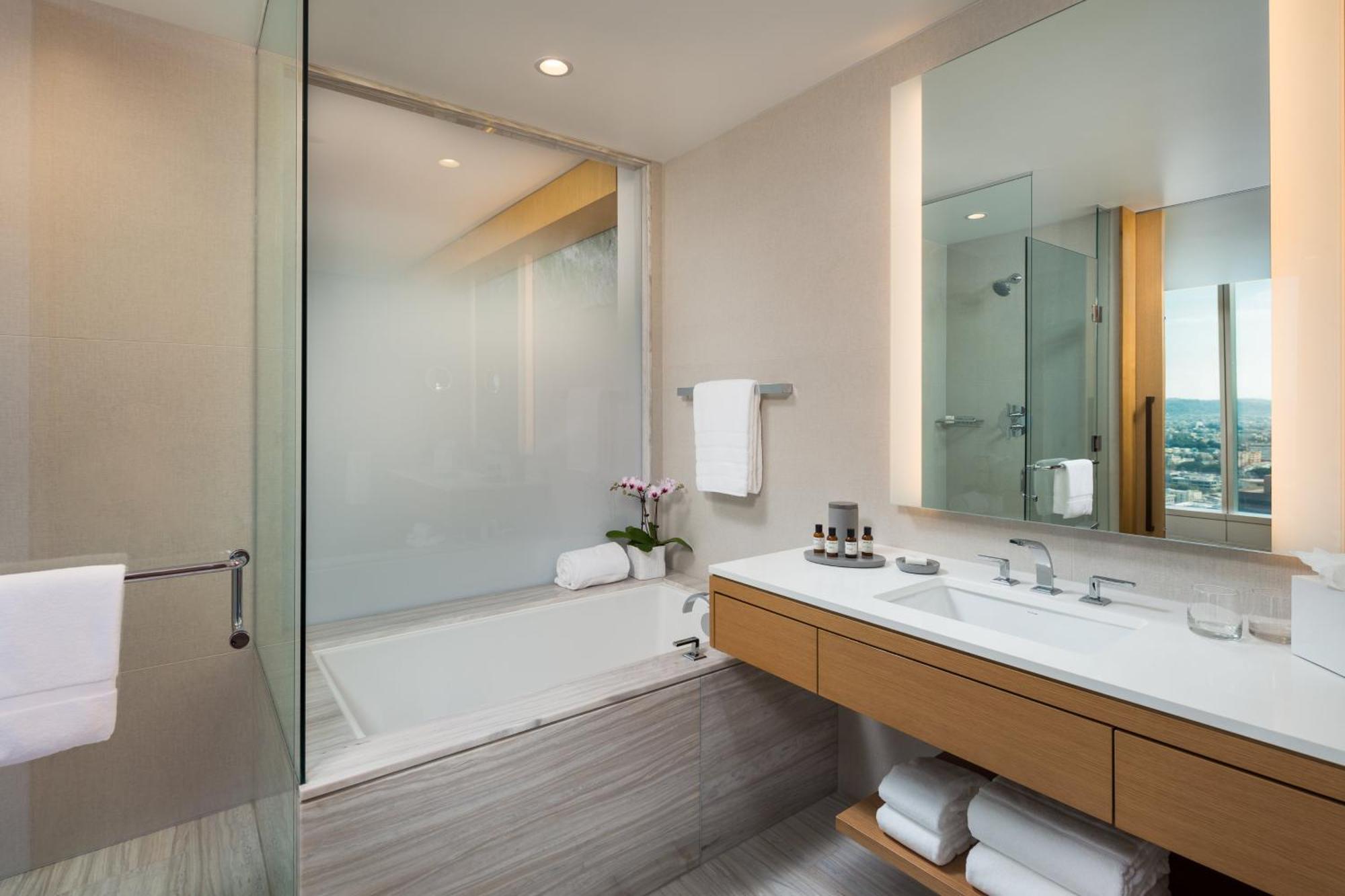 Chambre Lit King-Size Premium - Vue sur Ville - Étage Club