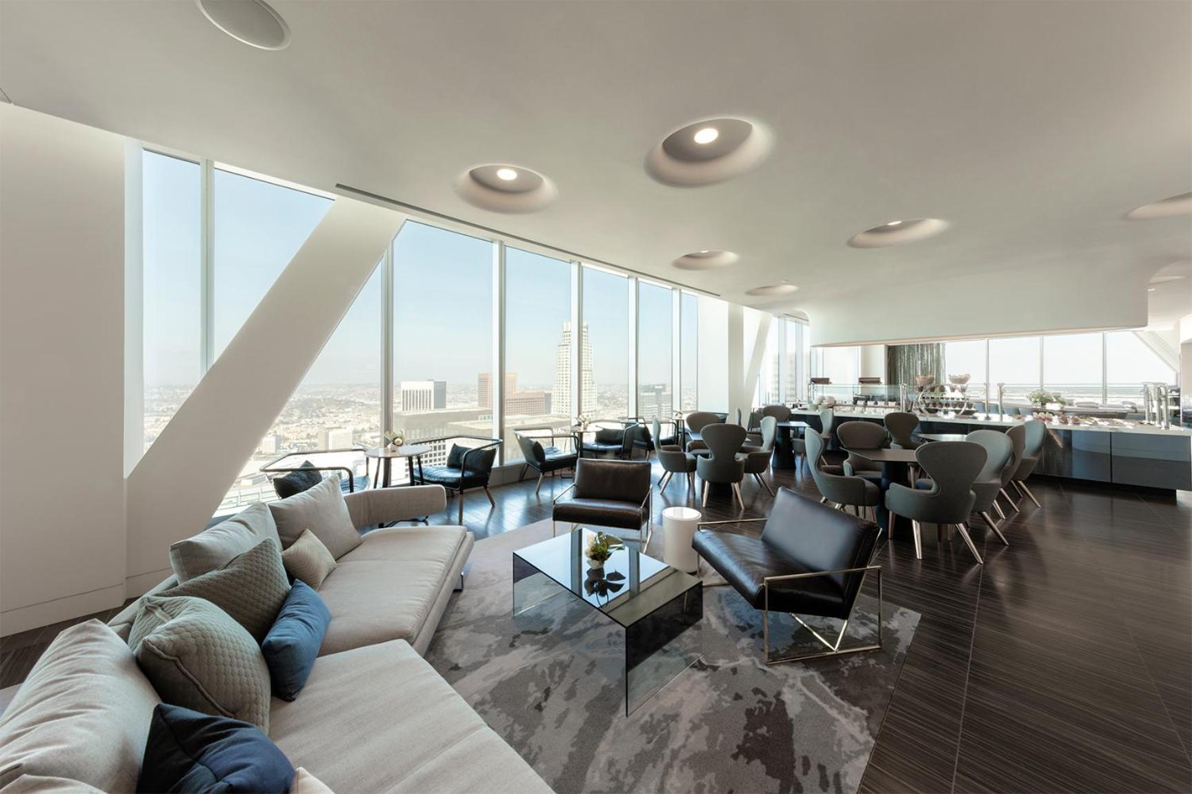 Suite 1 Chambre avec Accès au Salon Club - Vue sur Ville