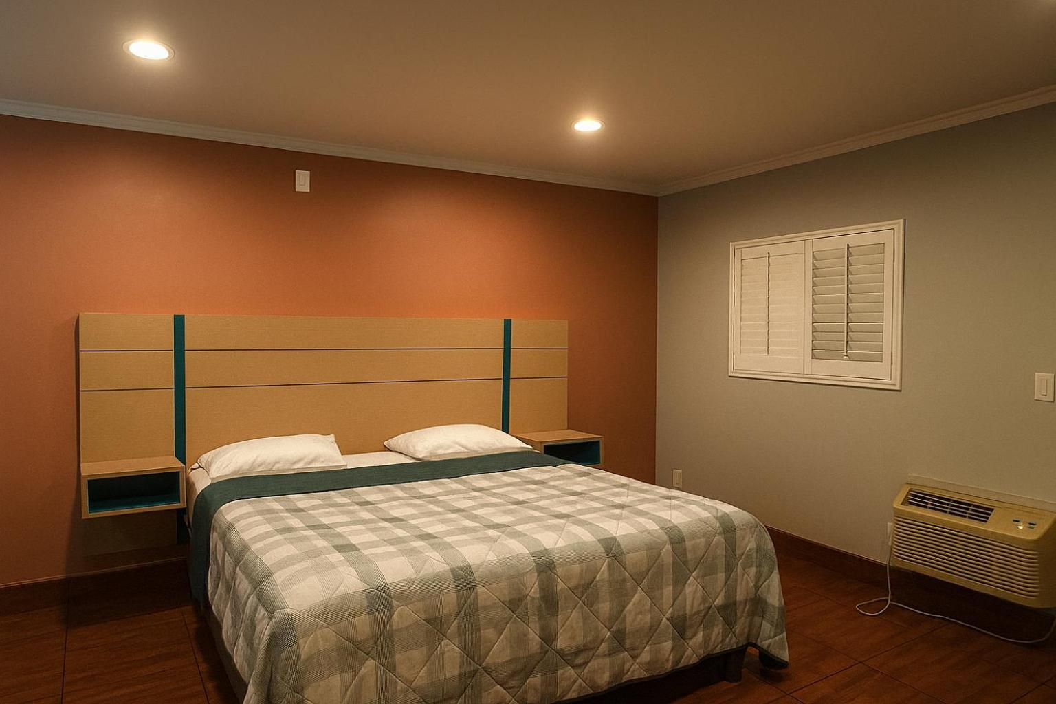 Chambre Lit King-Size avec Salle de Bains Privative - Non-Fumeurs