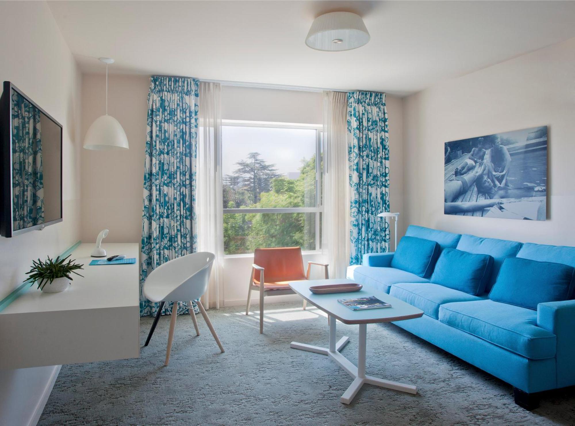 Corner Suite